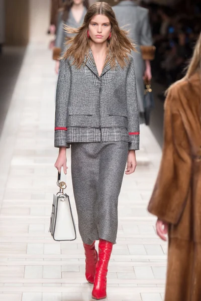 Look 3